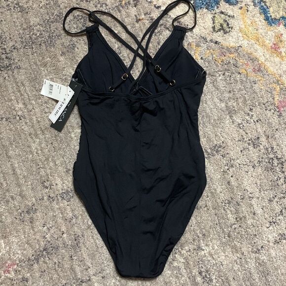 New. La Blanca ruched tummy control swimsuit. Retails $135 - Picture 15 of 15